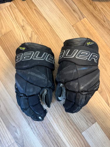 Bauer Vapor Hyperlite Gloves 11" (Used)