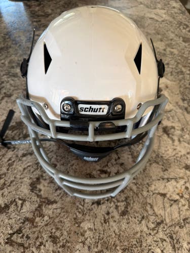 Youth XS Schutt Vengeance A11 Helmet White (Used)