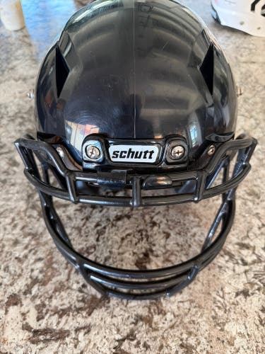 Youth XS Schutt Vengeance A11 Helmet Black (Used)
