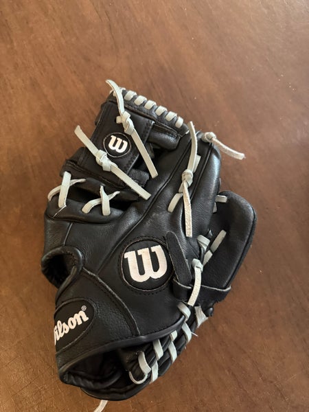 Wilson A450 RH Baseball Glove 10.75" (Used)