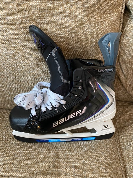 Bauer Vapor Flylite Hockey Skates Size 8.5 Fit 3 (Barely Used) with new Fly-X Runners