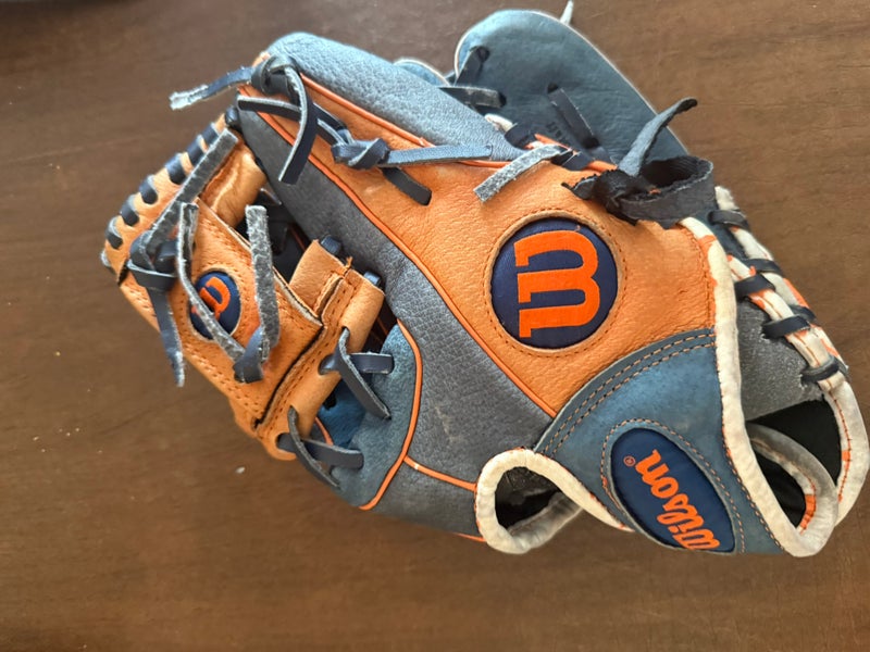 Wilson A450 RH Baseball Glove 10.75" (Used)