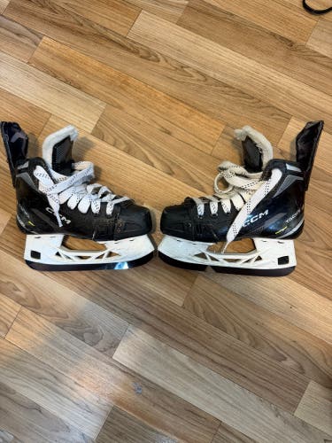 Black 2022 CCM Tacks AS580 Hockey Skates Regular Width Size 1.5 (Used)