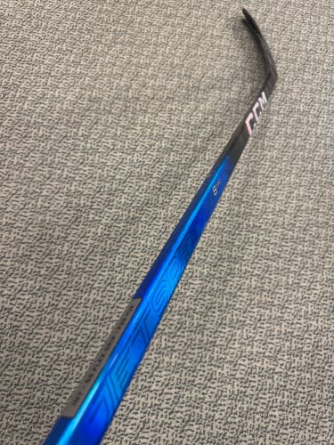 Intermediate Blue CCM JetSpeed FT8 Pro Right Handed Hockey Stick P29+1/4 55 Flex (New)