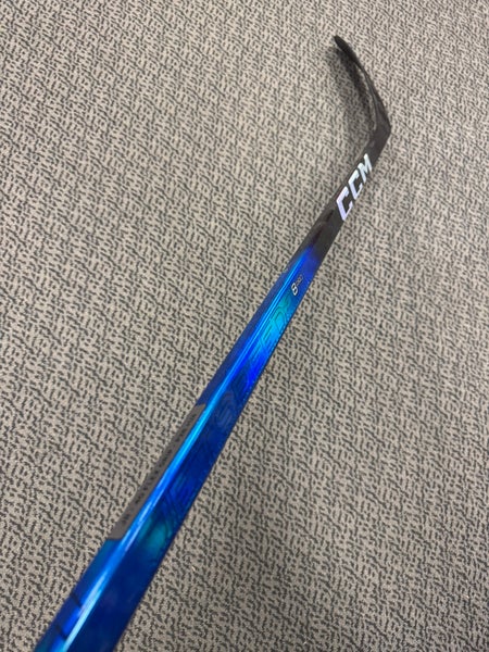 Junior Blue CCM JetSpeed FT8 Pro Right Handed Hockey Stick P28+1/4 40 Flex (New)