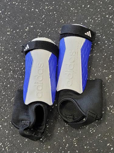 Used Adidas Soccer Shin Guards Youth Royal Blue SM 11849-S000039201