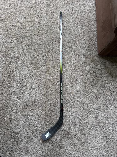 Senior Bauer Vapor Hyperlite 2 Right Handed Hockey Stick P90TM 77 Flex (New)