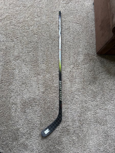 Senior Bauer Vapor Hyperlite 2 Right Handed Hockey Stick P90TM 77 Flex (New)
