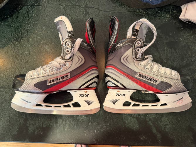 Used Bauer VAPOR X4.0 Junior Hockey Skate Junior Regular Width D 03 11860-C000283702