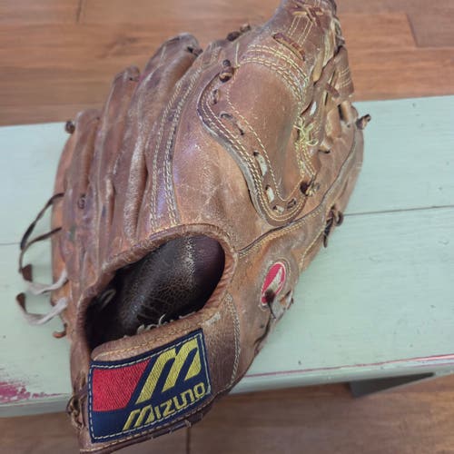 Mizuno RH MTS-3 Slowpitch Softball Glove 13.5" Professional model
