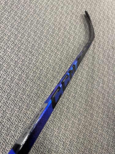 Youth CCM Ribcor Trigger 10 Pro Right Handed Hockey Stick P28 20 Flex  (New)