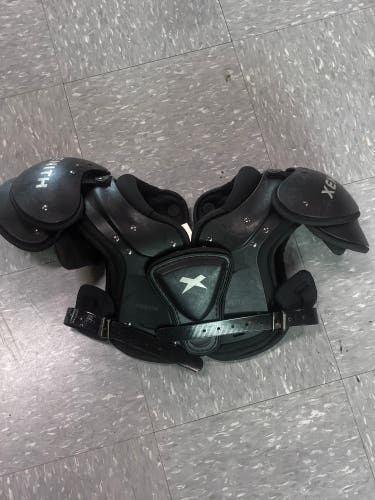Medium Youth Xenith Flyte Shoulder Pads (Used)