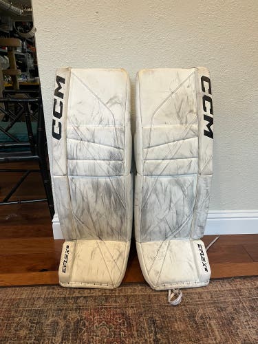 34" CCM EFlex 6 Goalie Leg Pads (Used)