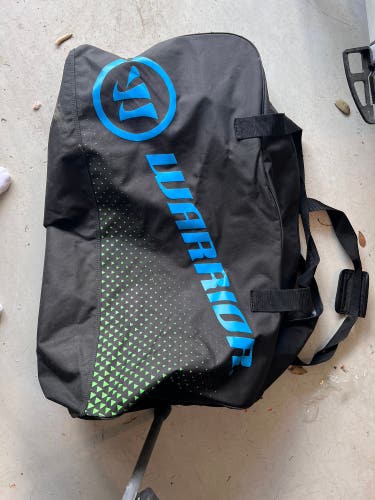 Black Boys Large/Extra Large Warrior Duffle Bag (Used)