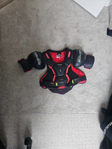 Large Senior Bauer Vapor 3X Shoulder Pads (Used)