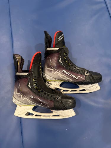 Used Bauer Extra Wide Width  Size 7 Vapor Hyperlite Hockey Skates