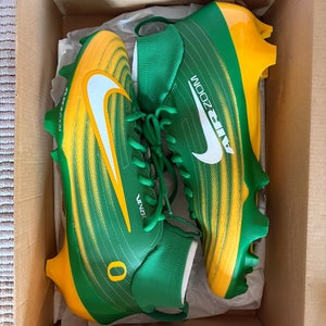 Oregon Men's Size M 10.0 (W 11.0) Nike Cleats (New)