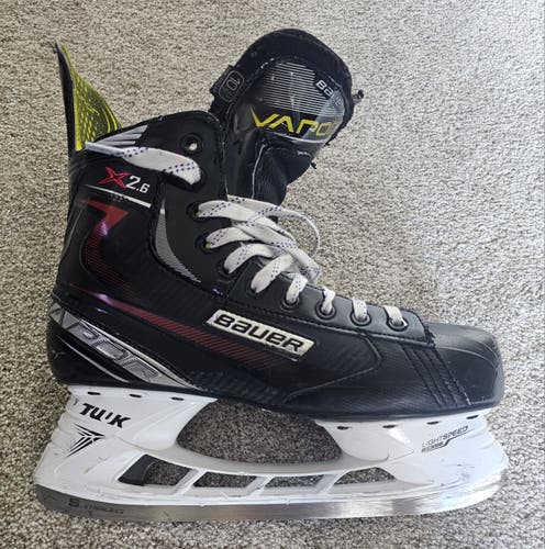 Black Bauer Vapor X2.6 Hockey Skates Regular Width 10.5 (Used)
