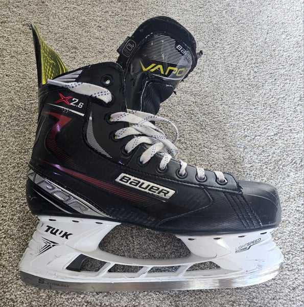 Black Bauer Vapor X2.6 Hockey Skates Regular Width 10.5 (Used)