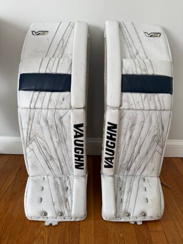 35"+2 Senior Vaughn Velocity V9 Goalie Leg Pads (Used)