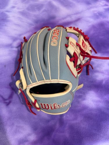 Gray Wilson A2000 RH Infield Baseball Glove 11.5" (Used)