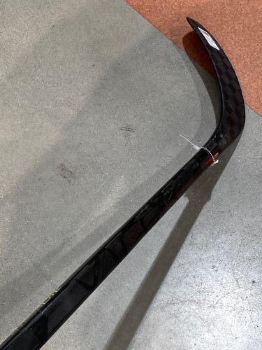 Used Senior Bauer Vapor Hyperlite Right Handed Hockey Stick P88