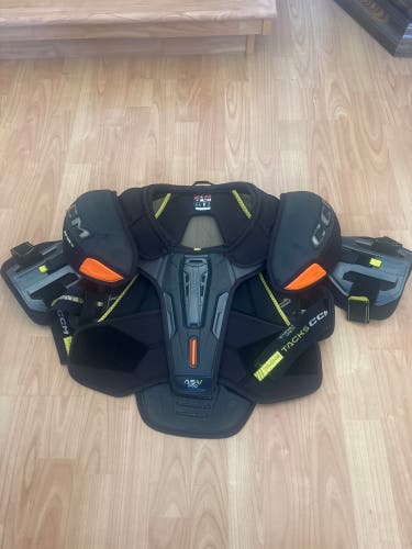 Men's Large Senior CCM Tacks AS-V Pro Shoulder Pads (Used)