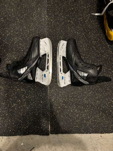 2021 True TF7 Hockey Skates Regular Width 7.5 (Used)