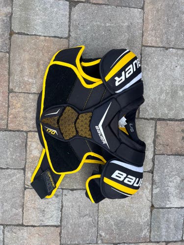 Large Senior Bauer Supreme 170 Shoulder Pads (Used)