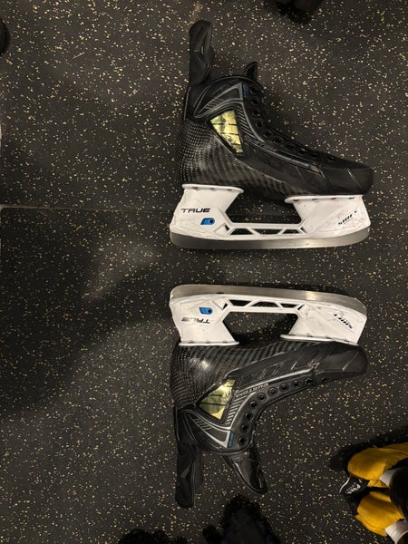 2025 True SVH Pro Hockey Skates Wide Width Pro Stock 8 (Used)