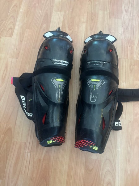 Senior Bauer Vapor Hyperlite 15" Shin Pads (Used)
