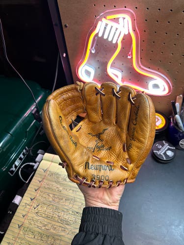 Newport 3900 YOUTH Baseball Glove, RHT 8” (Vintage c. ~1960 / Cleaned, Conditioned, Relaced)