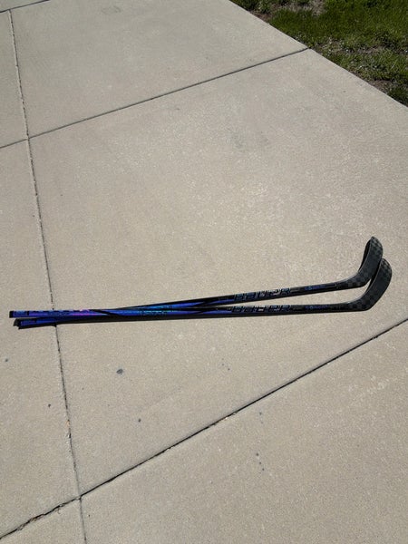 2 pack Senior Bauer Twitch Right Handed Hockey Stick P28 77 Flex Pro Stock (New)