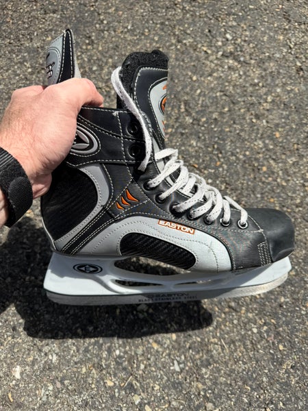 Black/Gray Easton Synergy 200 Hockey Skates Regular Width 10 (Used)