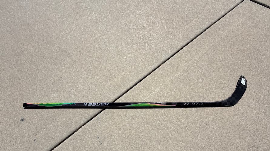 Senior Bauer Vapor Flylite Right Handed Hockey Stick P28 77 Flex Pro Stock (New)