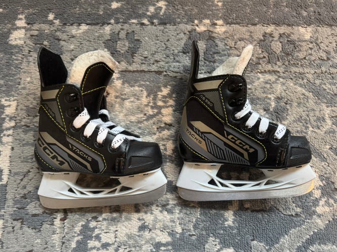 CCM AS-550 Hockey Skates Regular Width 6 (Used)