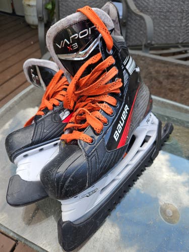 Black 2024 Bauer Vapor 3X Hockey Skates Regular Width 9 (Used)