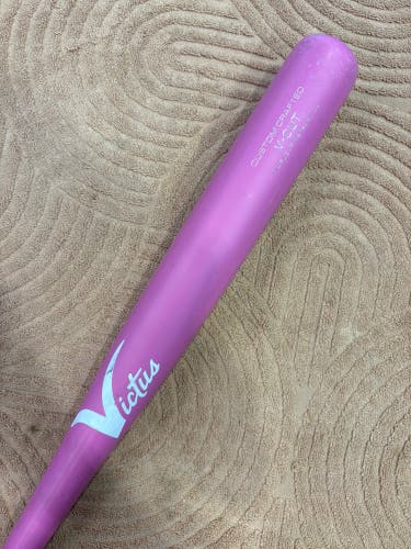 Victus V-Cut Bat (-3) Maple 31 oz 34" (Used)