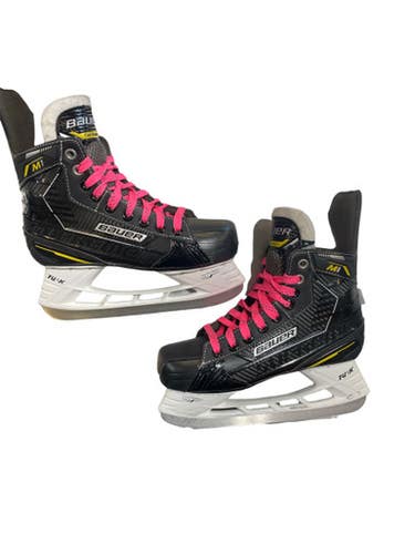 Used Bauer SUPREME M1 Intermediate Hockey Skate Intermediate 4.5 11873-S000237004