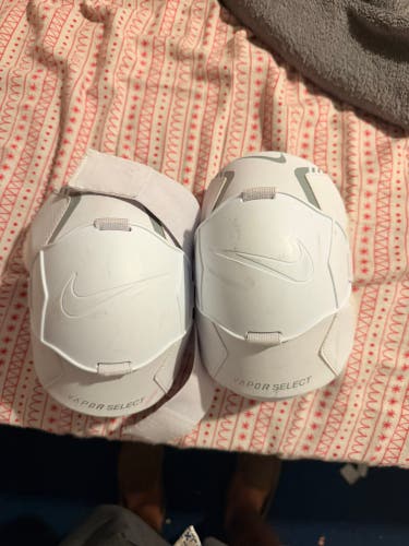 Medium Adult Nike vapor select Arm Pads (Used)