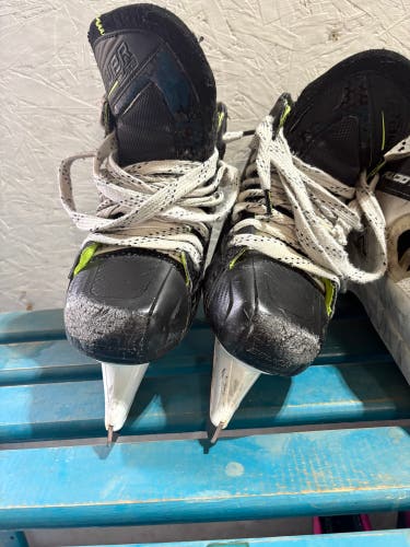 2024 Bauer Elite Hockey Goalie Skates Regular Width 7 (Used)