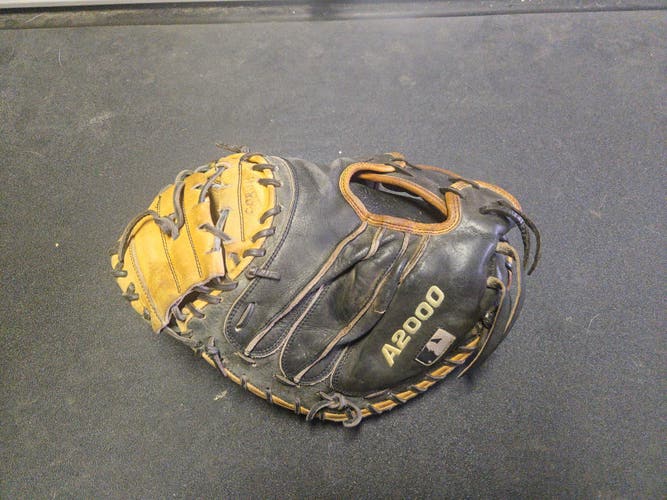 Wilson A2000 RH Catcher's Baseball Glove 32.5" (Used)