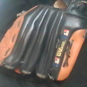 Wilson RH A2245 Baseball Glove 10.75" (Used)