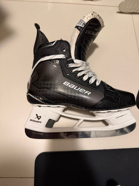 Black 2024 Bauer Supreme Shadow Hockey Skates 8.5 (Used)