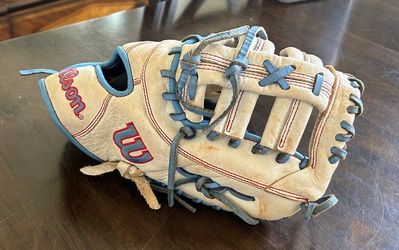 Wilson 12" Youth A700 Fastpitch
First Base Mitt