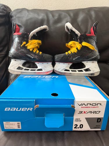 2021 Bauer Vapor 3X Pro Hockey Skates Regular Width Size 2 (Used)