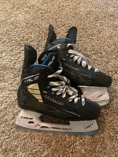 True Catalyst 7x4 Hockey Skates 7.5 (Used)