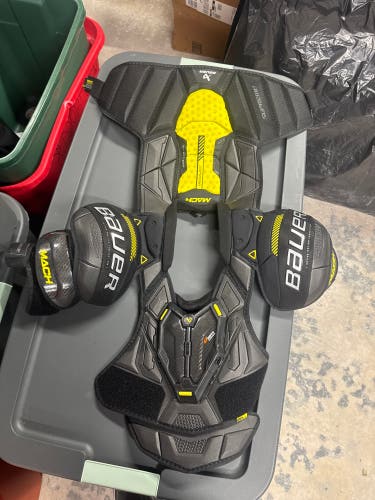 Bauer Mach Shoulder Pads Intermediate Medium – Barely Used