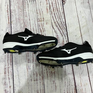 Mizuno Dominant IC Footwear Metal I Size 7 (New)