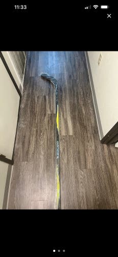 Senior Bauer Vapor Flylite Right Handed Hockey Stick P92 77 Flex (New)